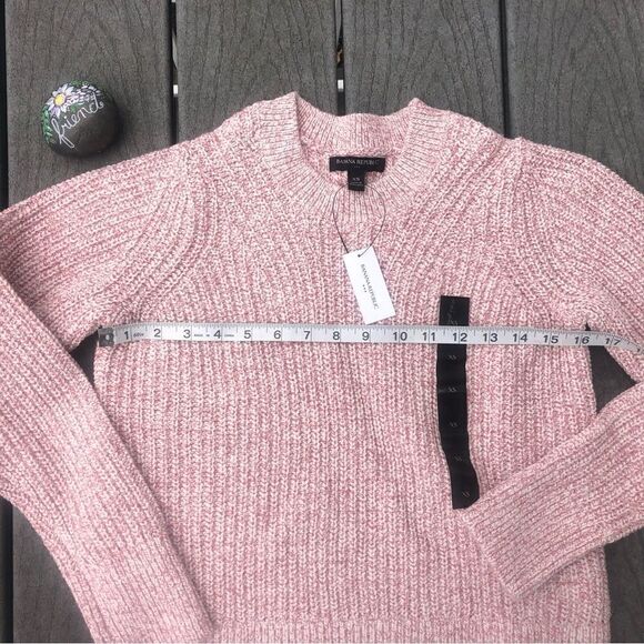 Banana Republic Pale Pink Sweater - Picture 6 of 6
